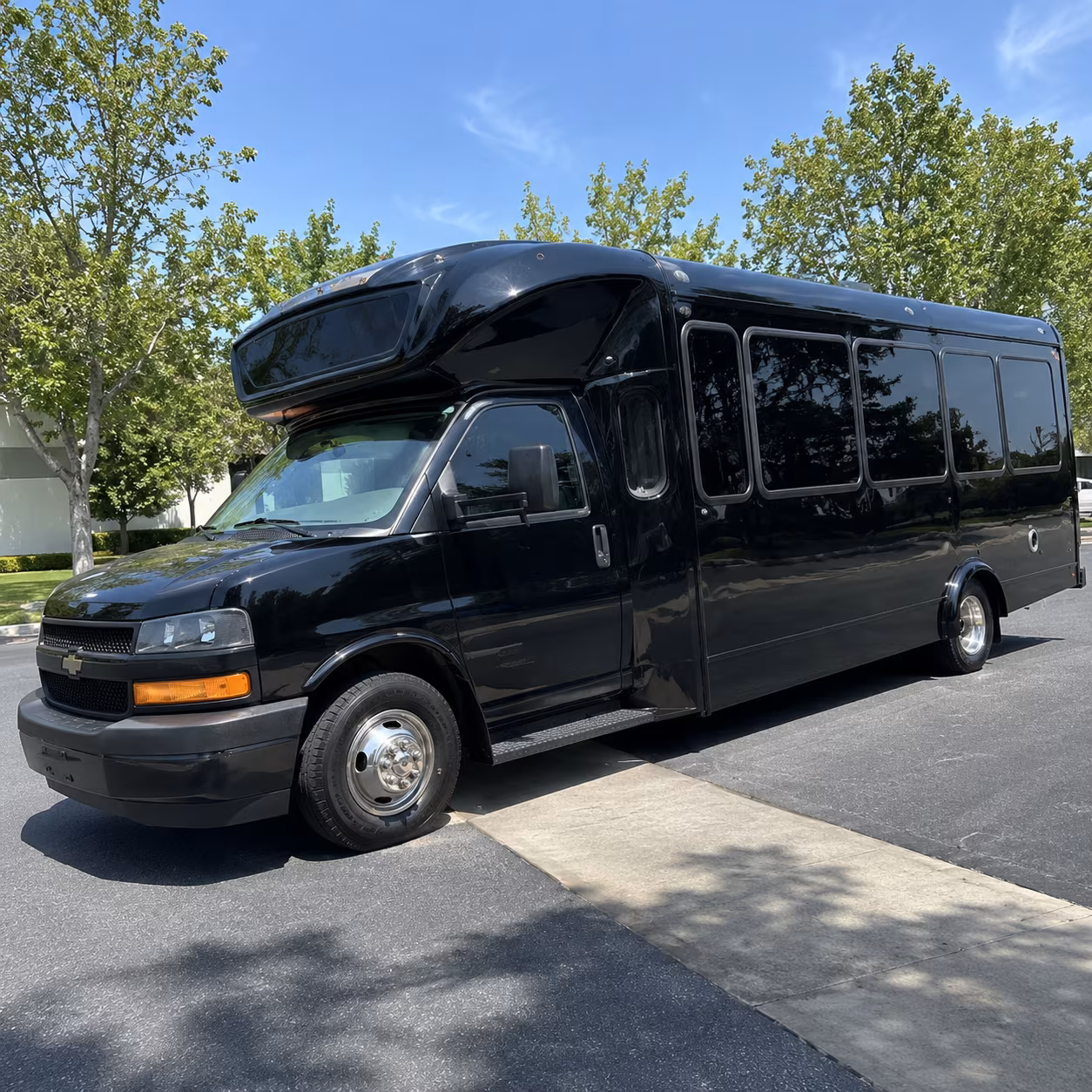 gainesville 15 passenger party bus