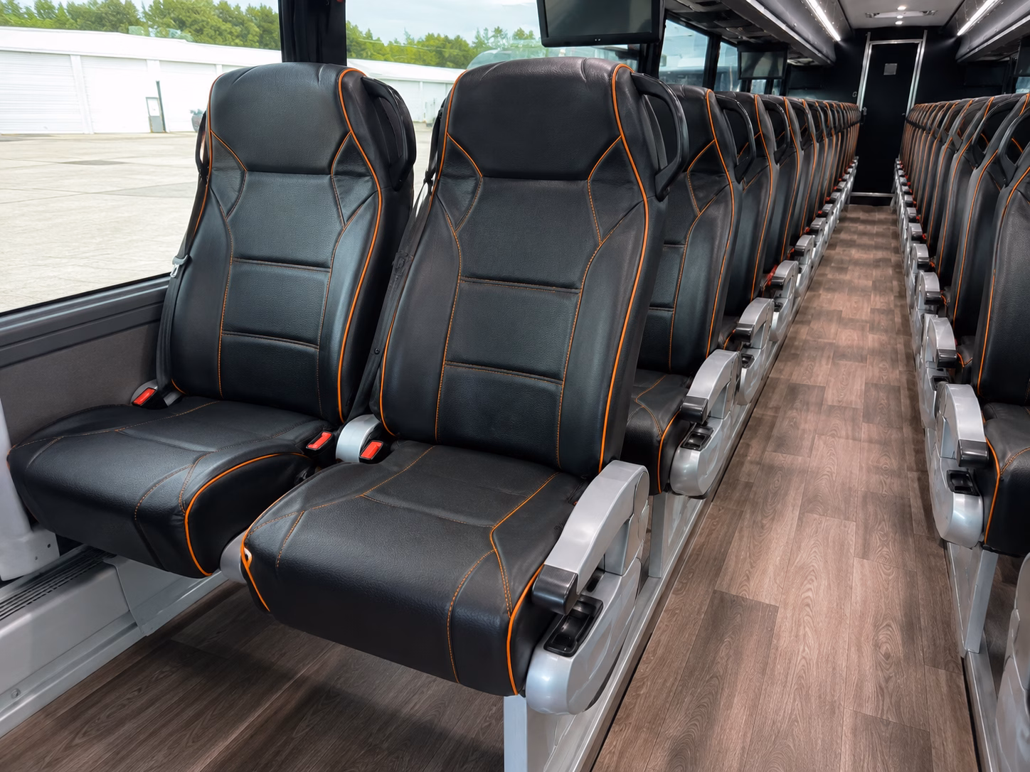 party buses for gator alumni groups and tailgate groups